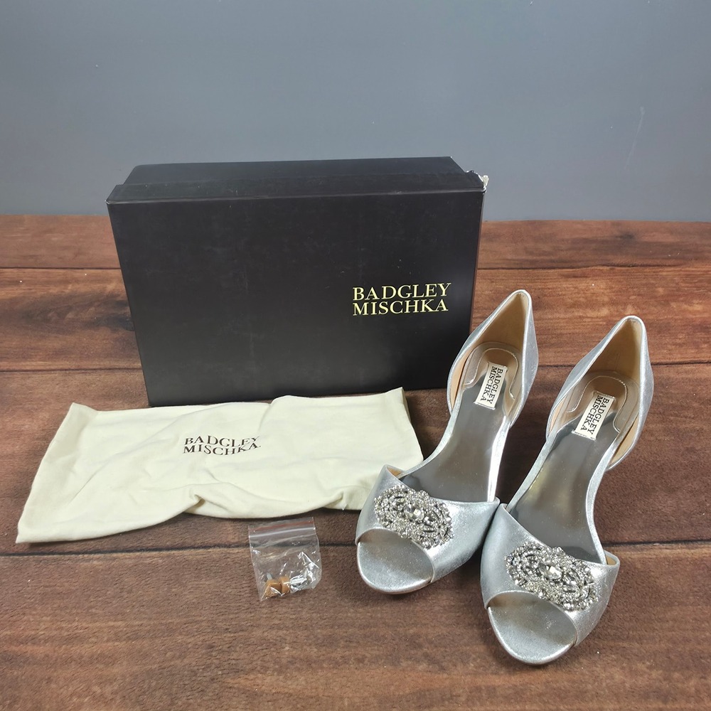 Badgley Mischka Petrina II Heels Womens 9.5 Silver Good Crystal Brooch Peep Toe
